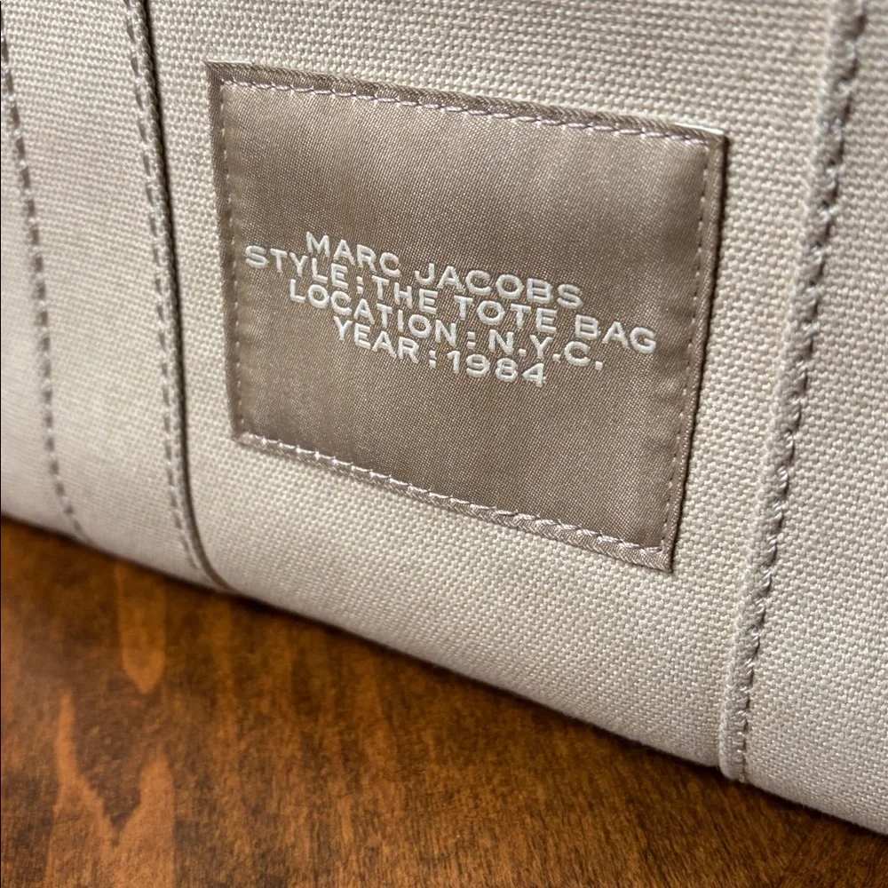 MARC JACOBS THE TOTE BAG- BEIGE COLORBLOCK - Picture 5 of 16